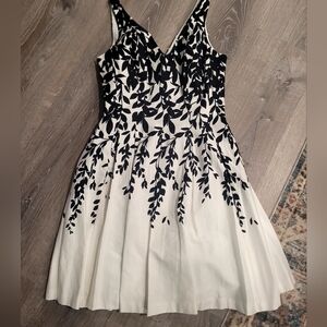 Womens Elegant Black and White Ralph Lauren Sleeveless Dress Size 6